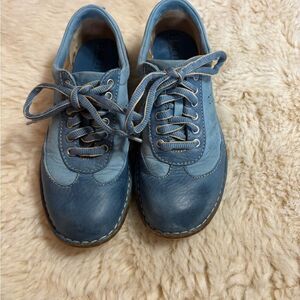 Born Women's Blue Leather Shoes